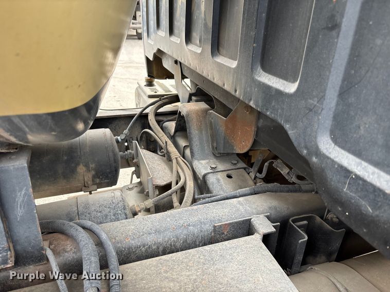 image for item ED5105 1993 GMC C7000 vacuum truck