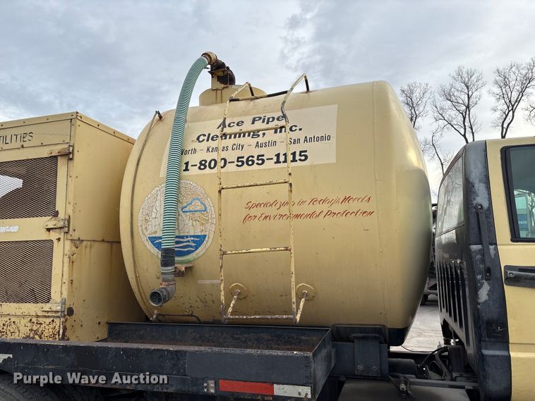 image for item ED5105 1993 GMC C7000 vacuum truck