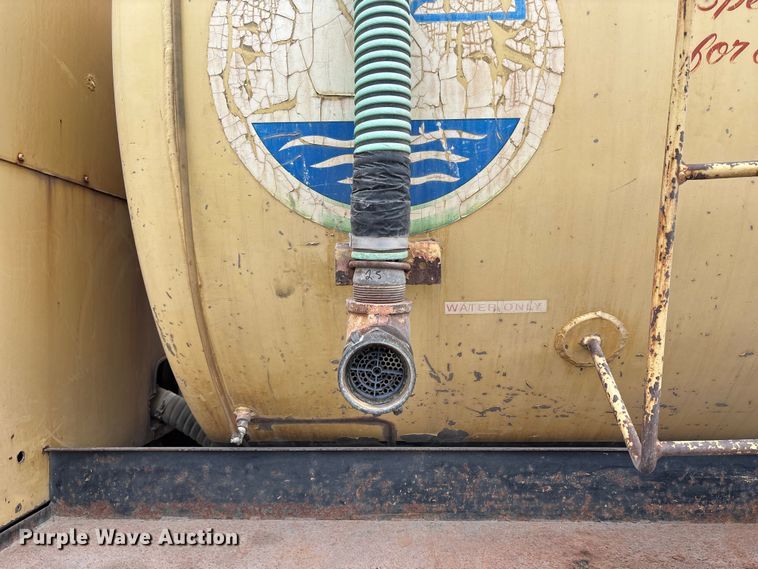 image for item ED5105 1993 GMC C7000 vacuum truck