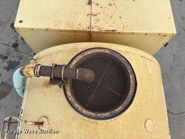 image for item ED5105 1993 GMC C7000 vacuum truck