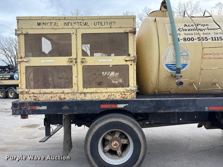 image for item ED5105 1993 GMC C7000 vacuum truck