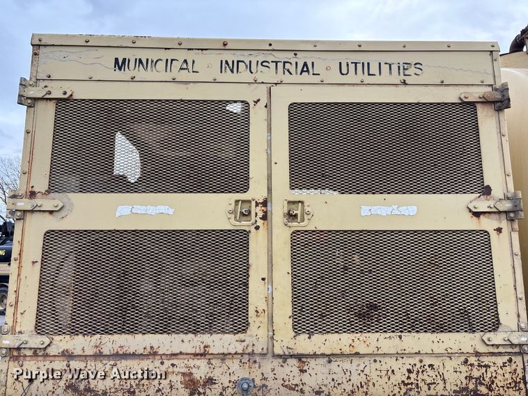 image for item ED5105 1993 GMC C7000 vacuum truck