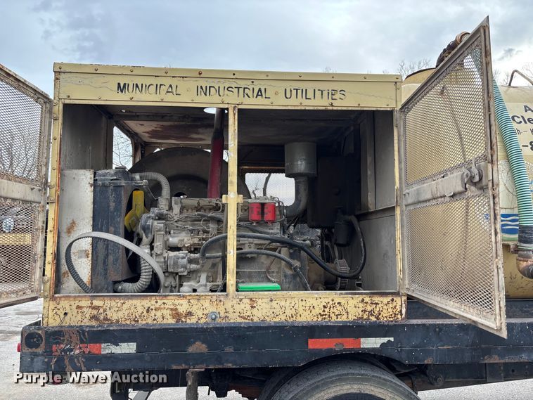 image for item ED5105 1993 GMC C7000 vacuum truck