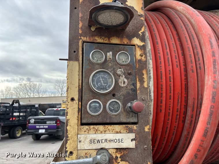 image for item ED5105 1993 GMC C7000 vacuum truck