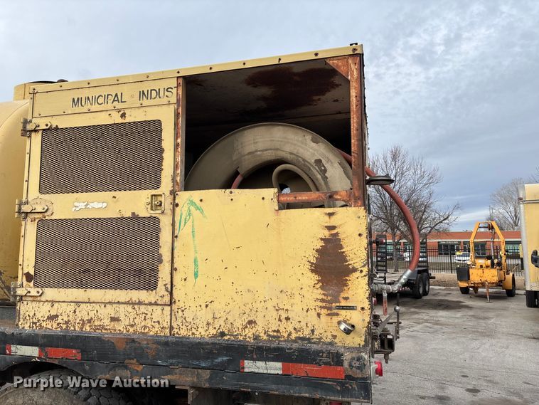 image for item ED5105 1993 GMC C7000 vacuum truck