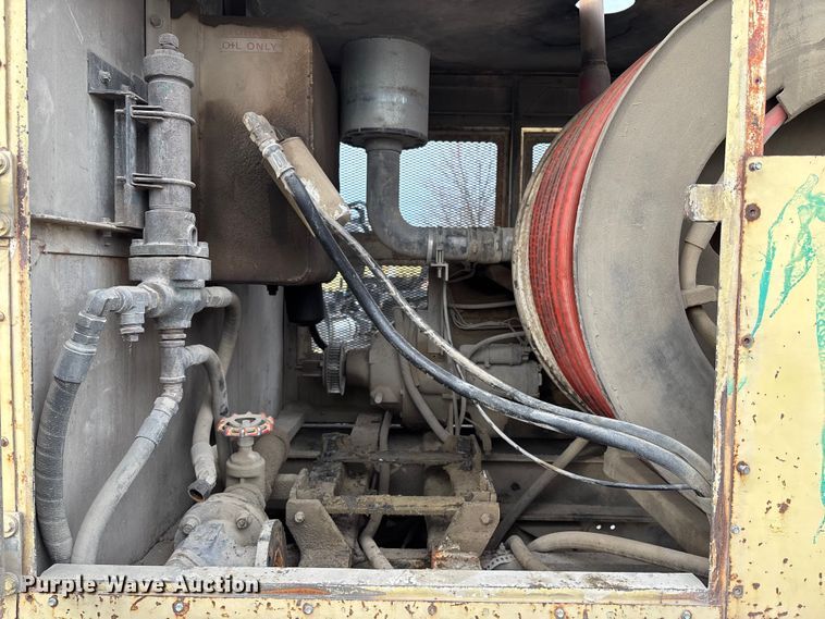 image for item ED5105 1993 GMC C7000 vacuum truck