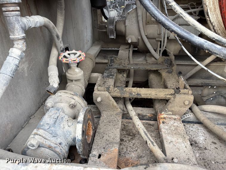 image for item ED5105 1993 GMC C7000 vacuum truck