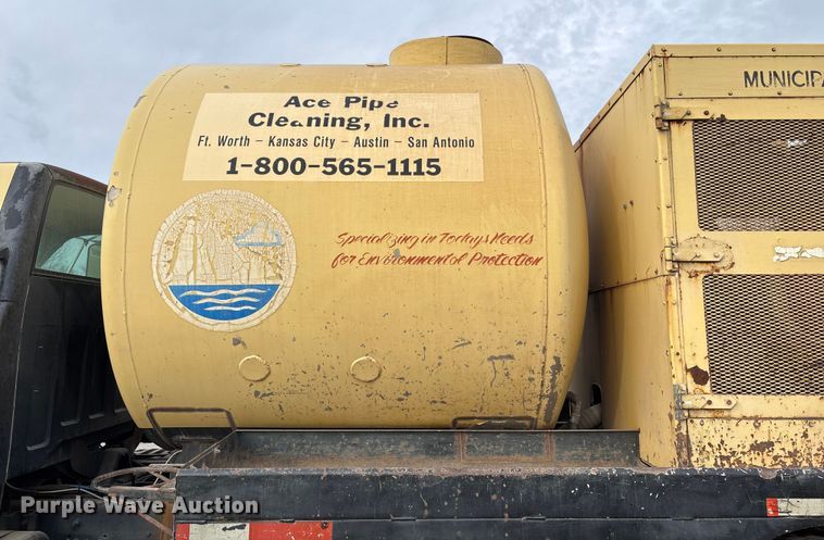 image for item ED5105 1993 GMC C7000 vacuum truck