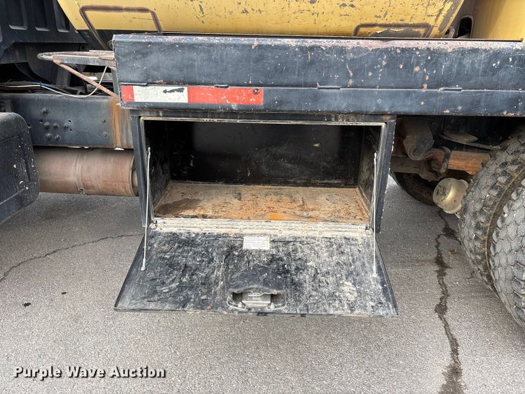 image for item ED5105 1993 GMC C7000 vacuum truck