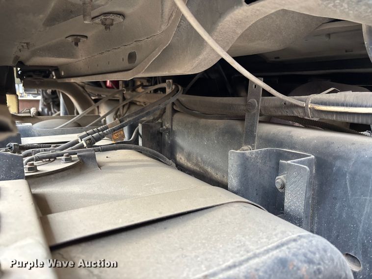 image for item ED5105 1993 GMC C7000 vacuum truck