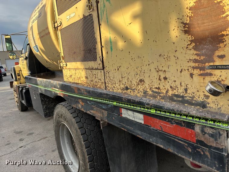 image for item ED5105 1993 GMC C7000 vacuum truck