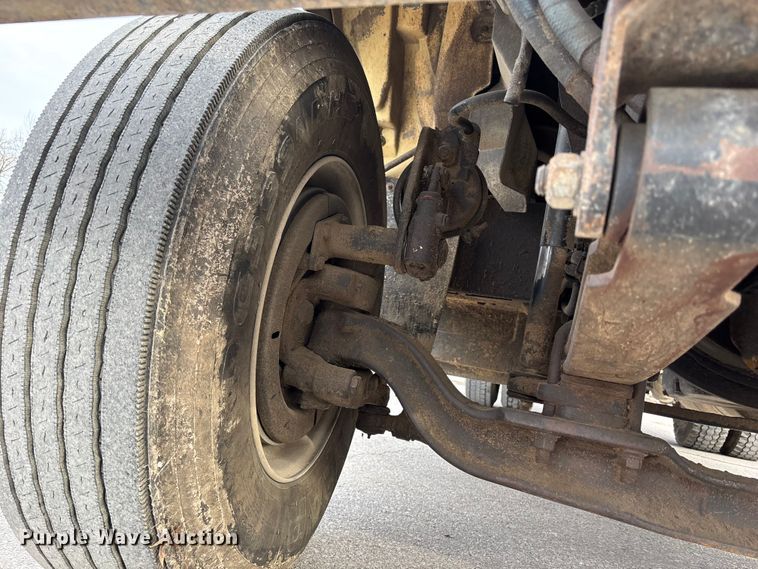 image for item ED5105 1993 GMC C7000 vacuum truck