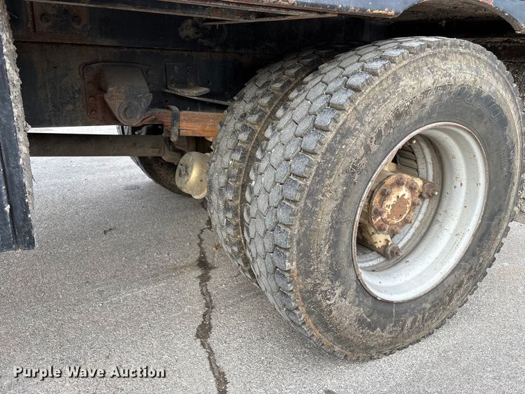 image for item ED5105 1993 GMC C7000 vacuum truck