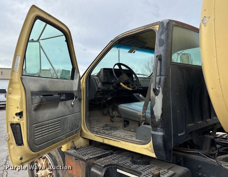 image for item ED5105 1993 GMC C7000 vacuum truck