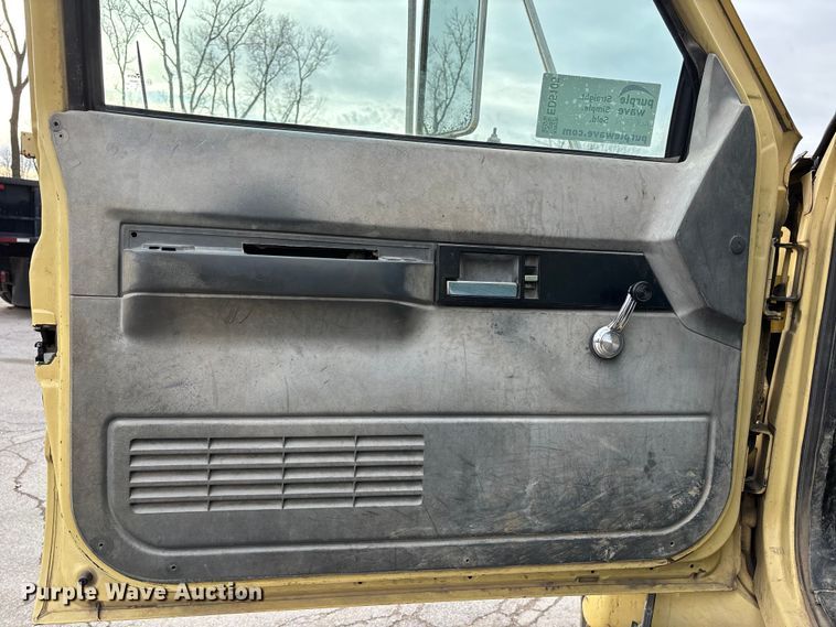 image for item ED5105 1993 GMC C7000 vacuum truck