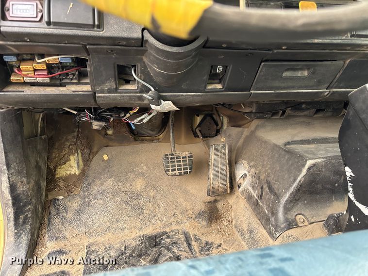 image for item ED5105 1993 GMC C7000 vacuum truck