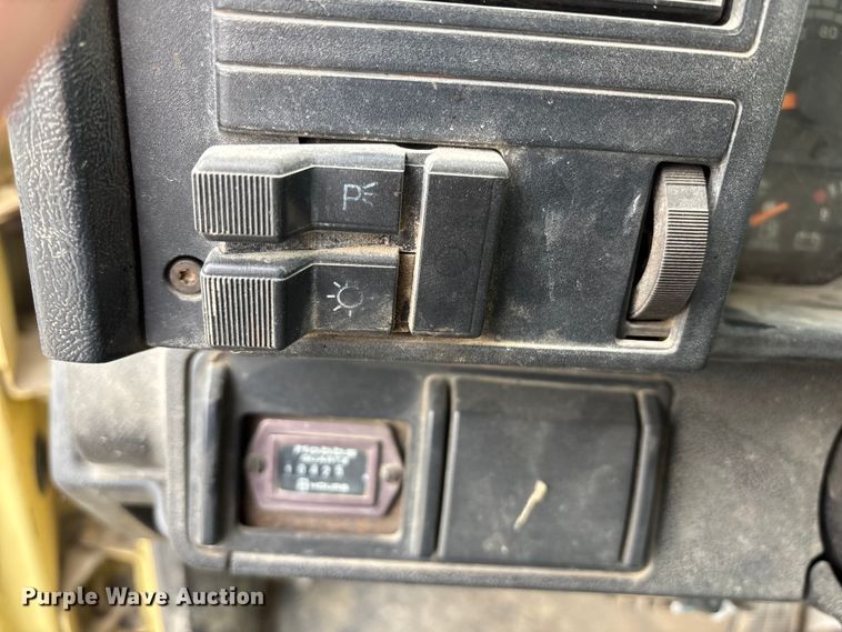 image for item ED5105 1993 GMC C7000 vacuum truck