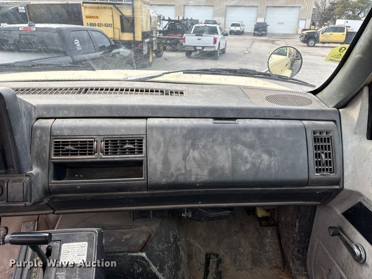 image for item ED5105 1993 GMC C7000 vacuum truck