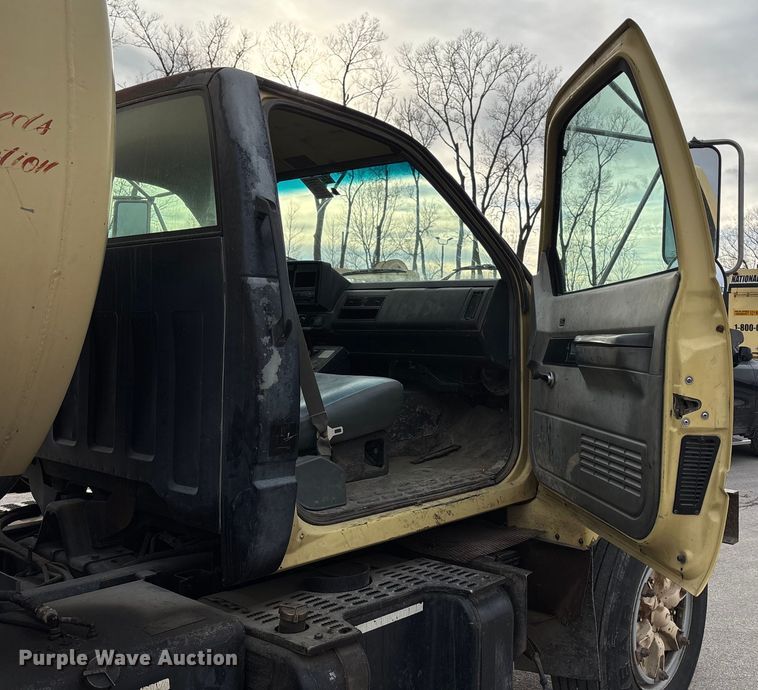 image for item ED5105 1993 GMC C7000 vacuum truck