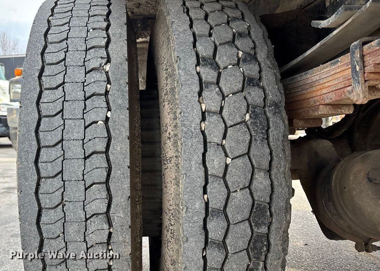 image for item ED5105 1993 GMC C7000 vacuum truck