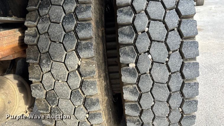 image for item ED5105 1993 GMC C7000 vacuum truck