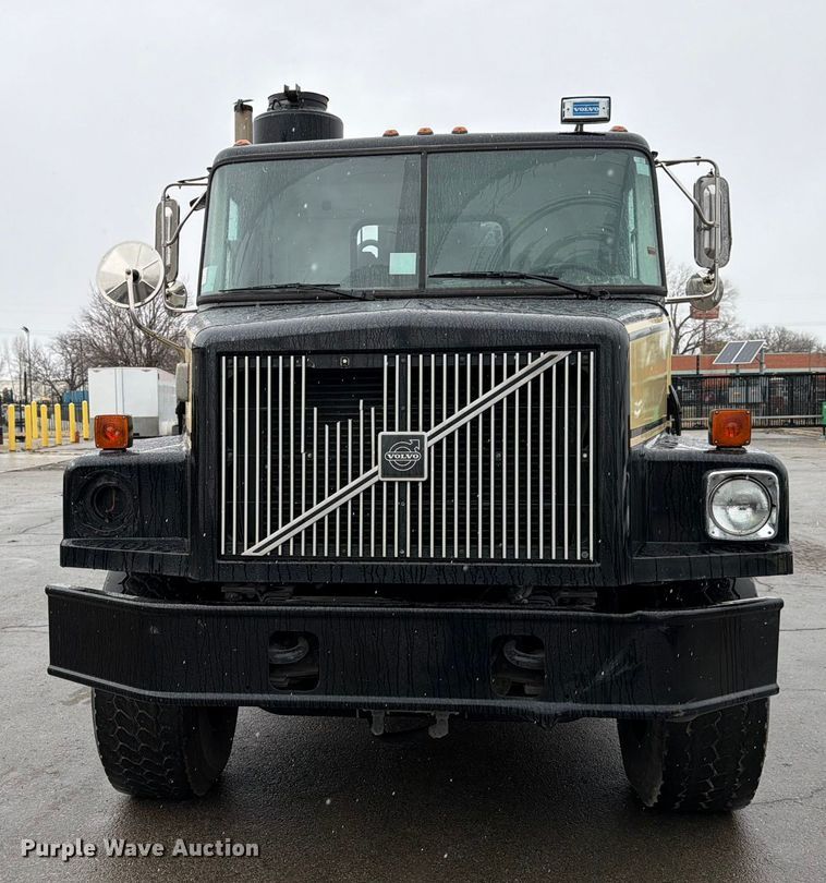 image for item ED5107 1999 Volvo WG sewer jetter truck