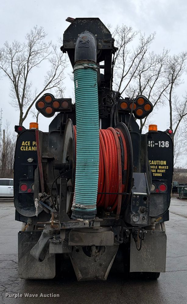 image for item ED5107 1999 Volvo WG sewer jetter truck