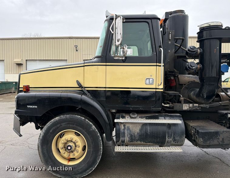 image for item ED5107 1999 Volvo WG sewer jetter truck