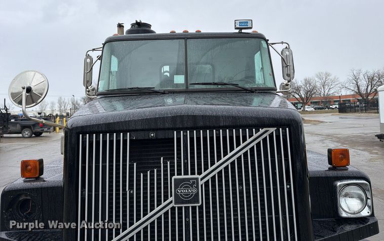 image for item ED5107 1999 Volvo WG sewer jetter truck