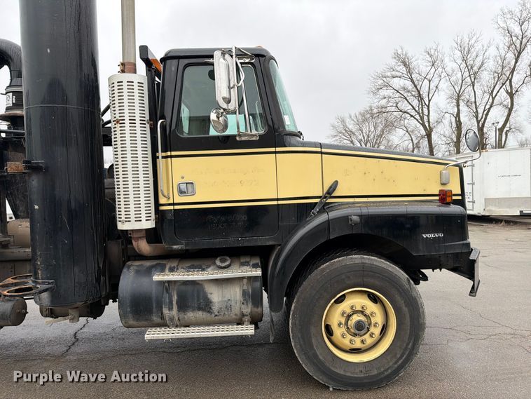 image for item ED5107 1999 Volvo WG sewer jetter truck