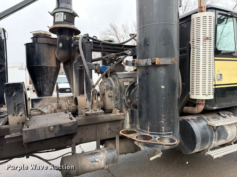 image for item ED5107 1999 Volvo WG sewer jetter truck