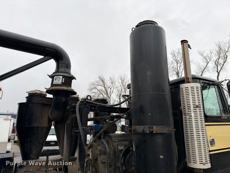 image for item ED5107 1999 Volvo WG sewer jetter truck