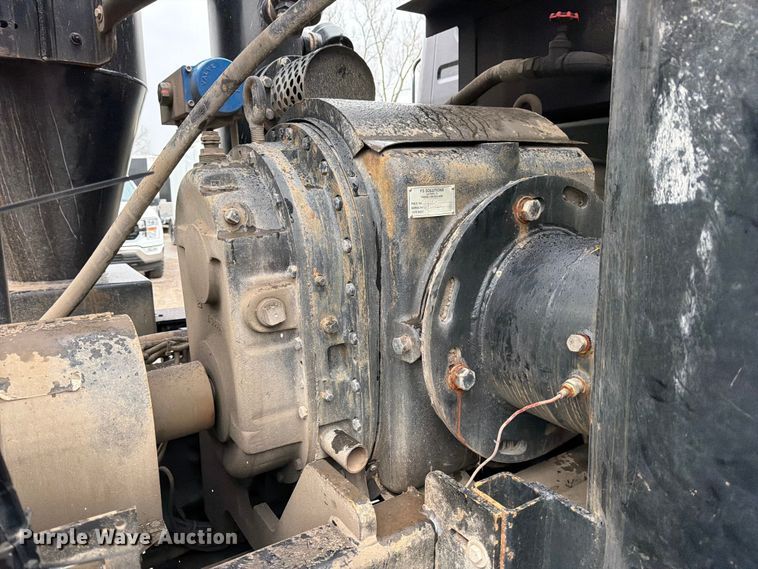 image for item ED5107 1999 Volvo WG sewer jetter truck