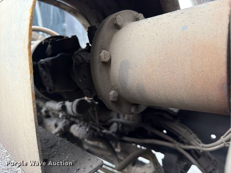 image for item ED5107 1999 Volvo WG sewer jetter truck