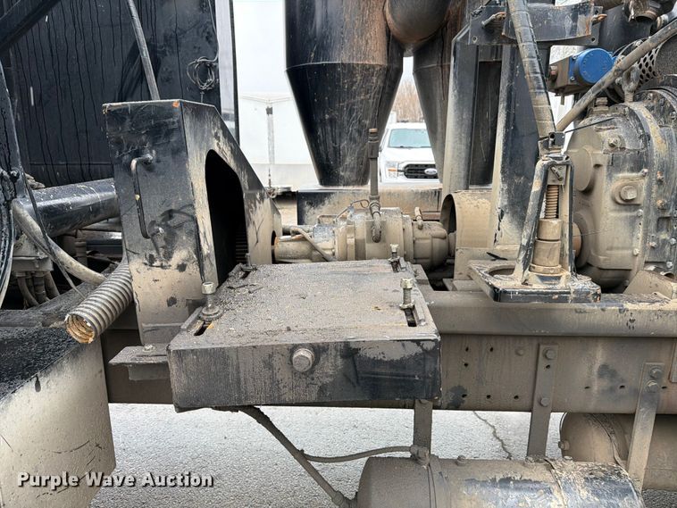 image for item ED5107 1999 Volvo WG sewer jetter truck