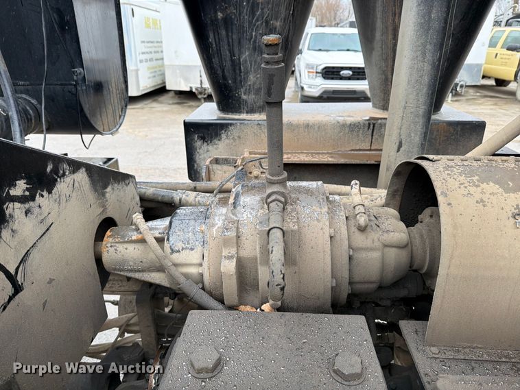 image for item ED5107 1999 Volvo WG sewer jetter truck