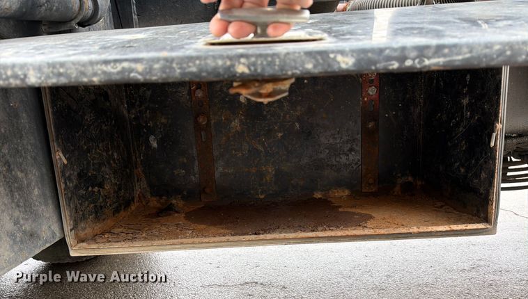 image for item ED5107 1999 Volvo WG sewer jetter truck