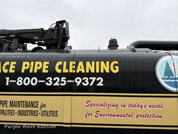 image for item ED5107 1999 Volvo WG sewer jetter truck