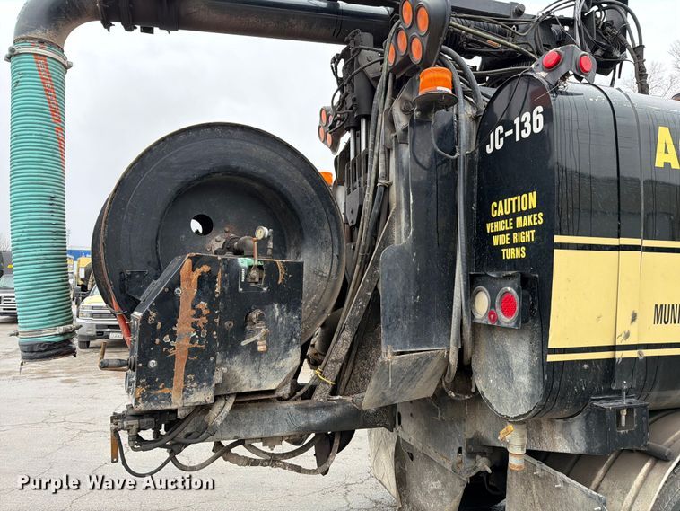 image for item ED5107 1999 Volvo WG sewer jetter truck