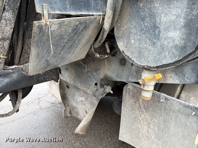 image for item ED5107 1999 Volvo WG sewer jetter truck