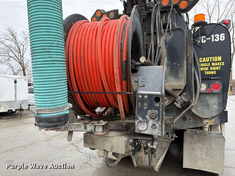 image for item ED5107 1999 Volvo WG sewer jetter truck