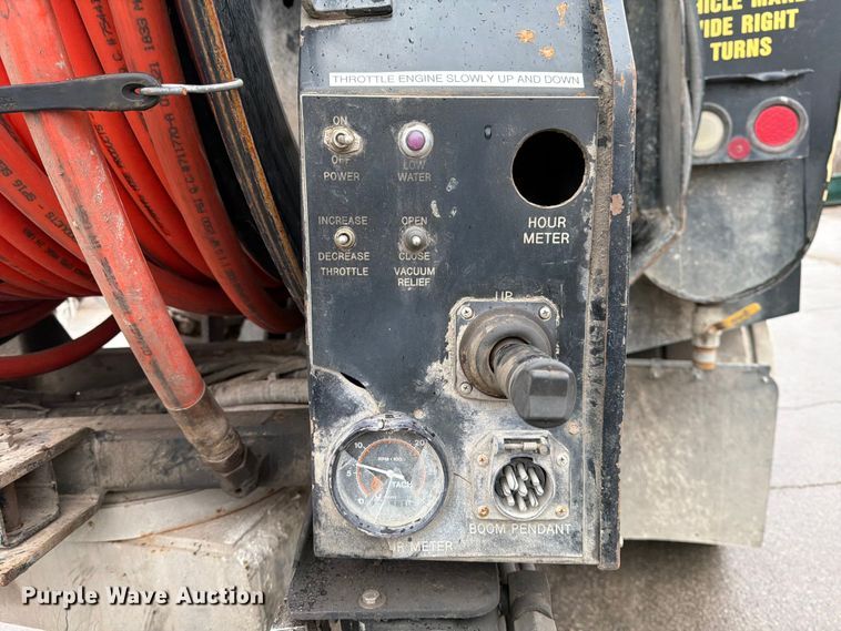 image for item ED5107 1999 Volvo WG sewer jetter truck