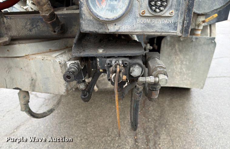 image for item ED5107 1999 Volvo WG sewer jetter truck