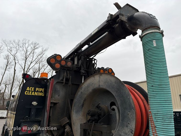 image for item ED5107 1999 Volvo WG sewer jetter truck