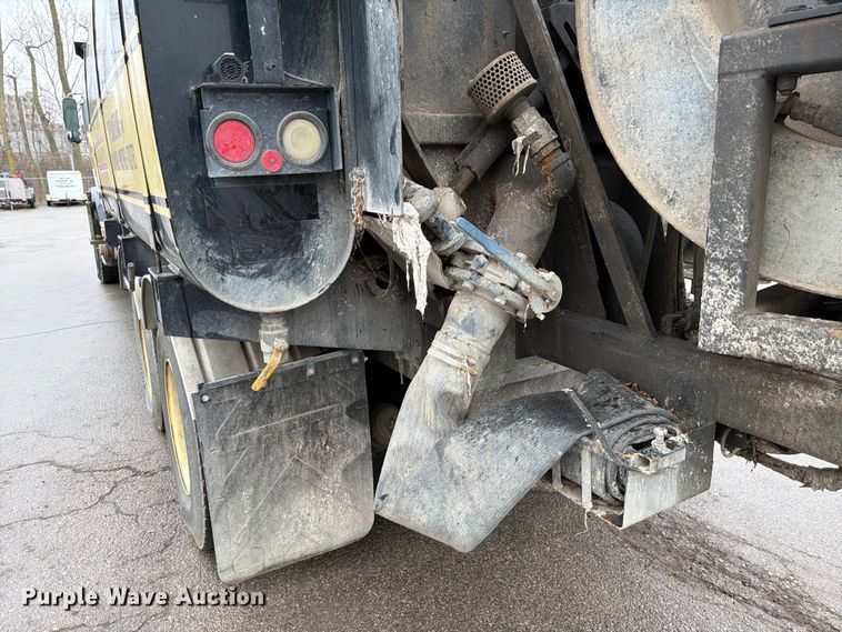 image for item ED5107 1999 Volvo WG sewer jetter truck