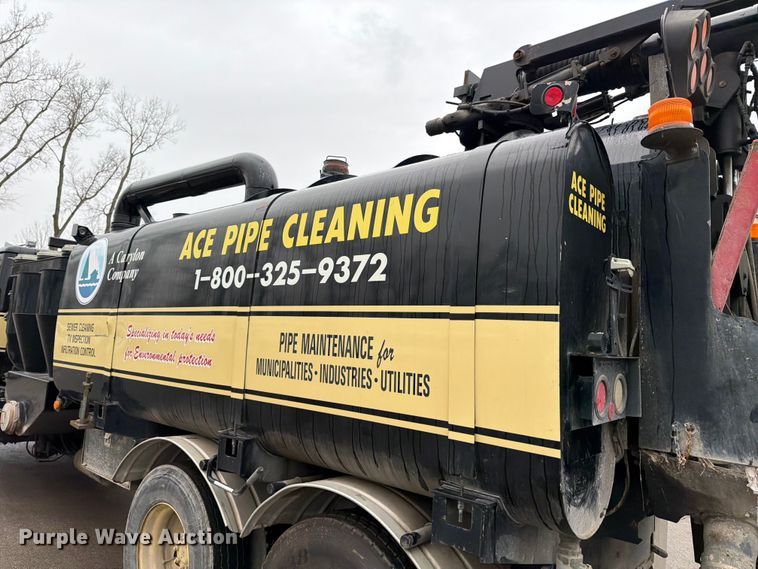 image for item ED5107 1999 Volvo WG sewer jetter truck