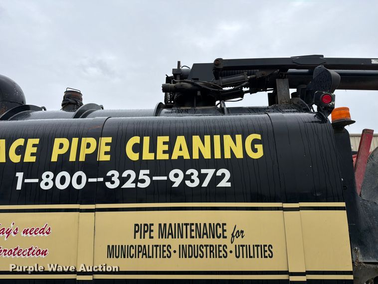 image for item ED5107 1999 Volvo WG sewer jetter truck