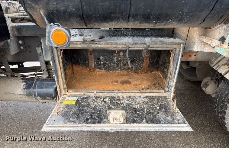 image for item ED5107 1999 Volvo WG sewer jetter truck