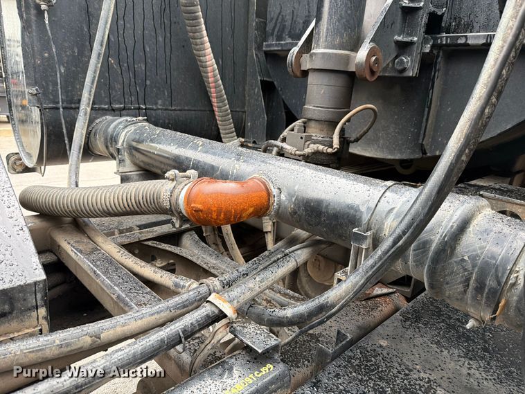 image for item ED5107 1999 Volvo WG sewer jetter truck