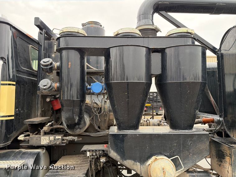 image for item ED5107 1999 Volvo WG sewer jetter truck